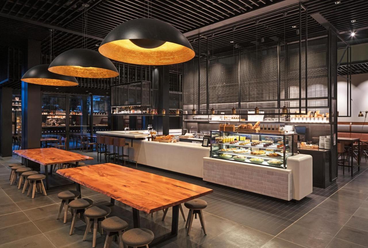 Hotel Park Hyatt Auckland Esterno foto The interior of a Starbucks Reserve store