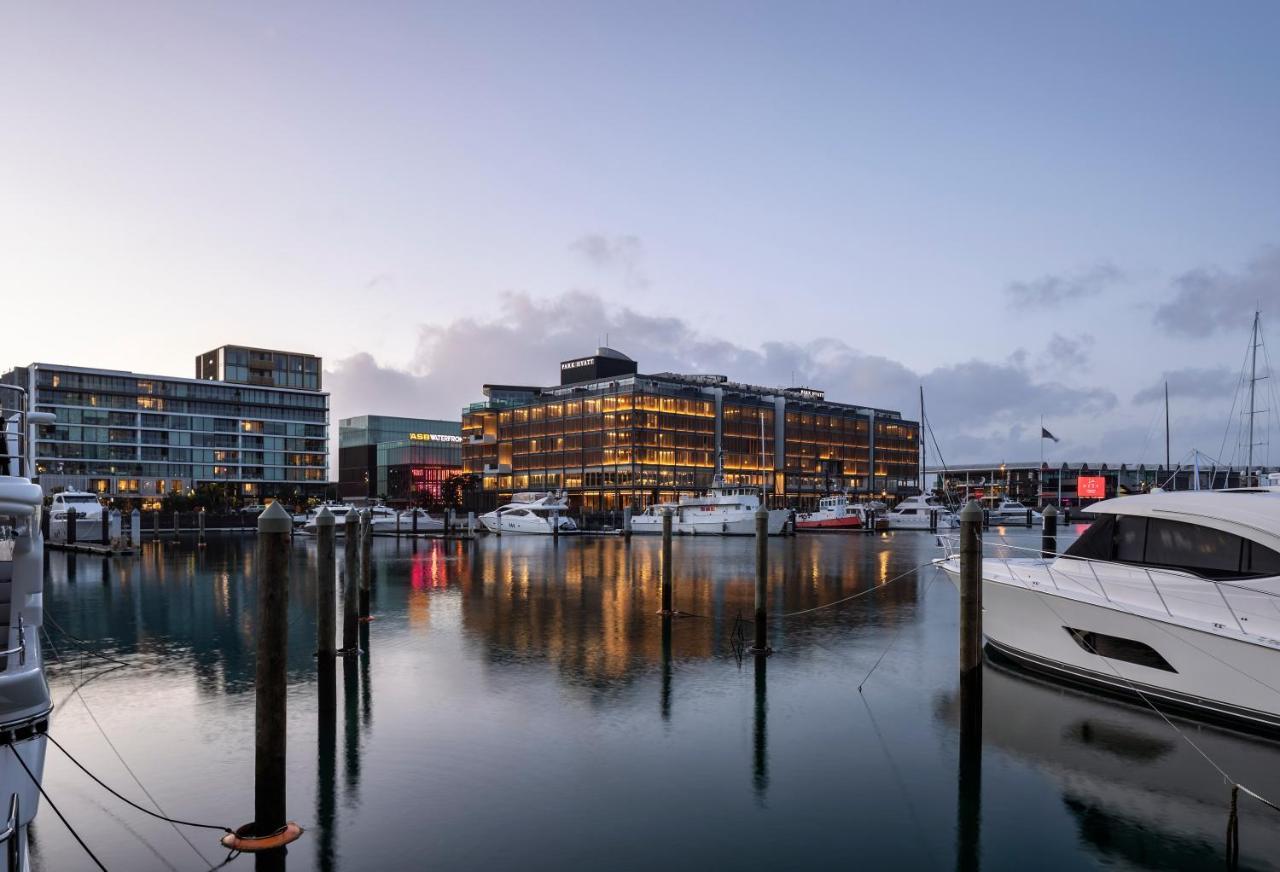 Hotel Park Hyatt Auckland Esterno foto The hotel at dusk